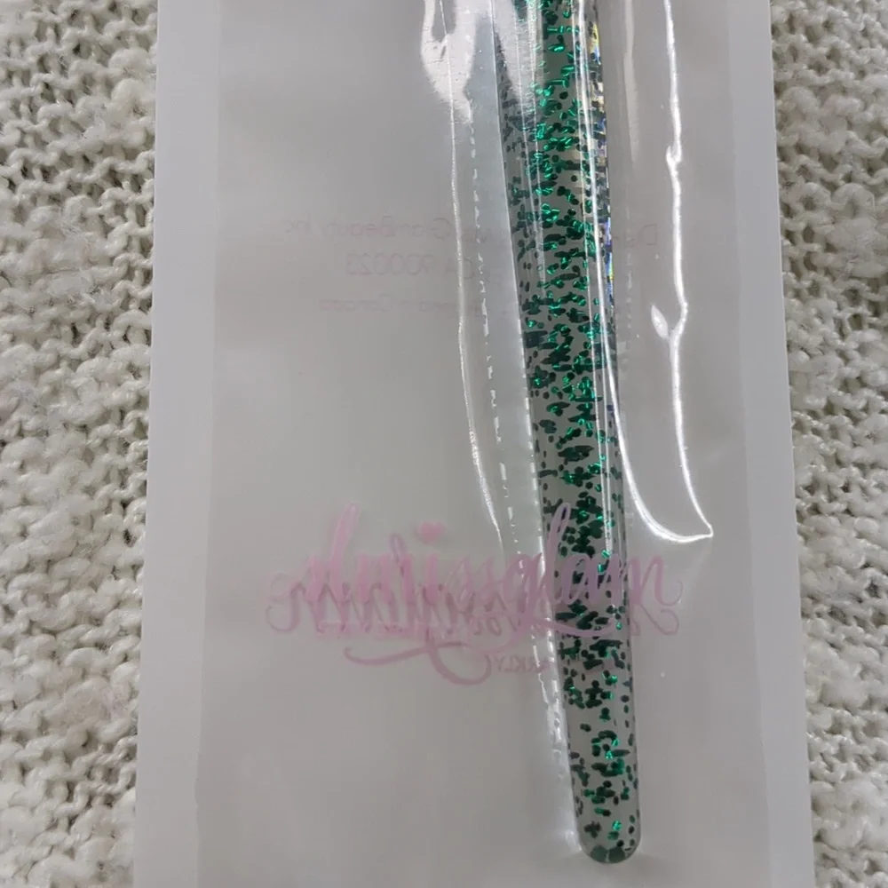 SLMISSGLAM P40 Round Blusher Brush in original sealed packaging.